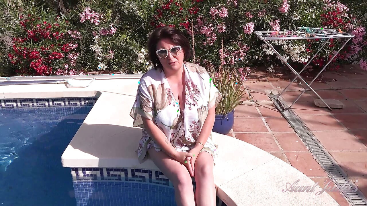 A Poolside Chat with Your Busty Stepmom JoJo Robinson Turns Into Taboo JOI