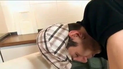 Gay sex: tjeckiska mager gay enorm kuk (barbacka)