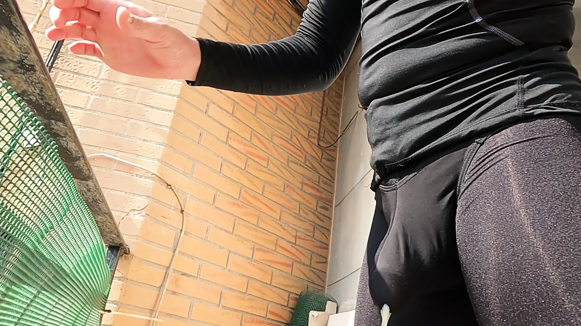 Guy in spandex cums on the balcony in front of the the whole neighborhood
