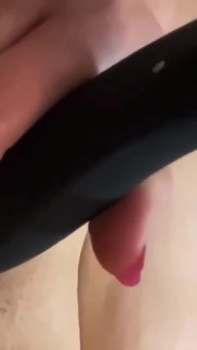 Momento de cair o queixo de "Esposa com tesão não conseguia parar depois da primeira gozada na barriga!"