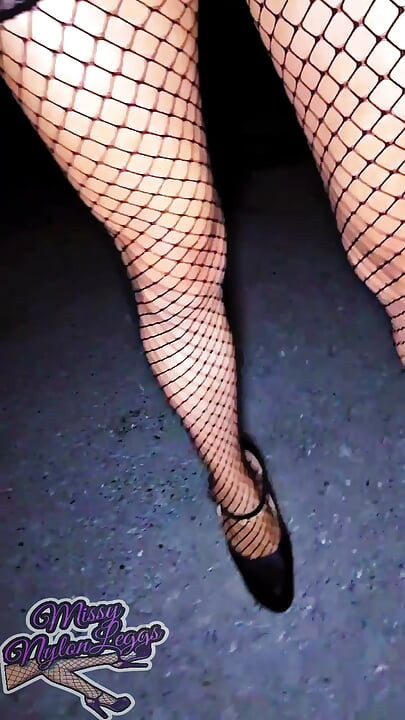 MissyNylonLeggs - Zadirkivanje u mini suknji