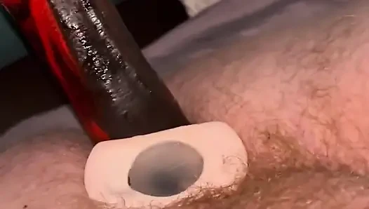 Deliğimi daha geniş genişletmeye çalışıyorum
