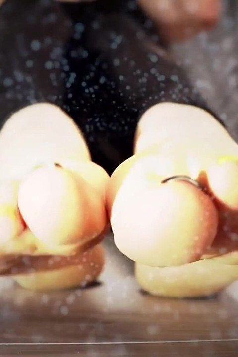 Deny your orgasm again and again over my oiled feet ! Mesmerizing mindfuck!