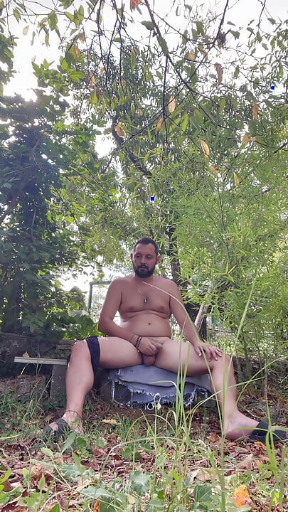 Gutt i skogen