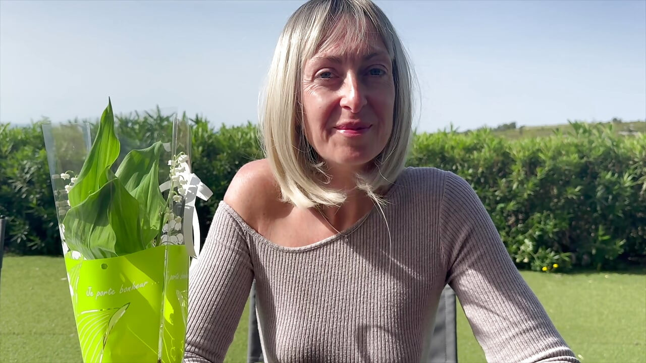 Lena, Tours'dan 40 yaşındaki MILF!