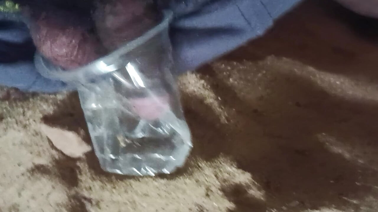 Igraj se sa seksualnom igračkom da se mastrubiraš do velikog kurca da svršiš