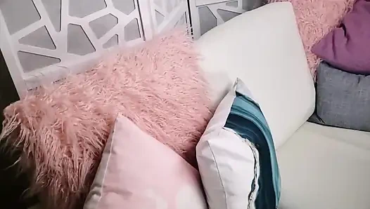 Gadis culun toket besar ini dientot habis-habisan sampai mengerang keenakan! Bagian 1