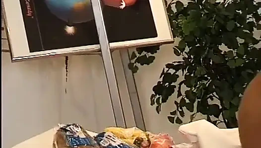 Mira in LA SIGNORA DEGLI UCCELLI scene 04