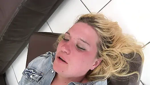 Руки мачехи - от домины Laura Blade и ее раба Gina - Full HD 1080p, часть 1