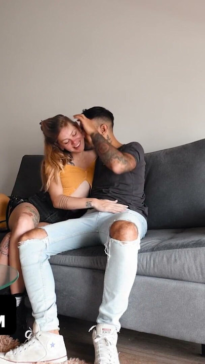 Ung amerikansk vlogger SammmNextDoor er i Buenos Aires og hooker op med argentinsk stud AlexxxNextDoor | Klip 2