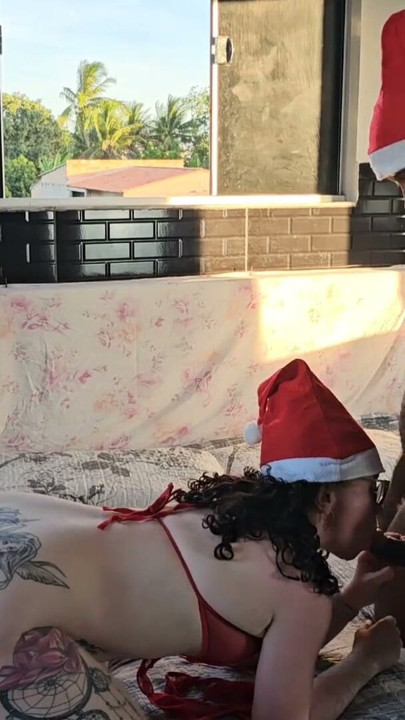 I LIKE THE CHRISTMAS CHRISTMAS PARTY JUST TO LEAVE THE HOUSE TO SANTA CLAUS | Clip 1