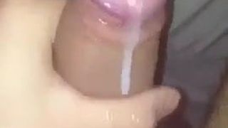 Băiat fierbinte care mustrabează cu scurgeri de spermă