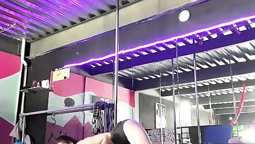 Танец на шесте