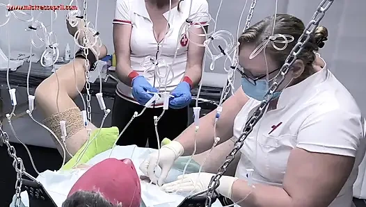 Домина госпожа April, получает настоящие сиськи