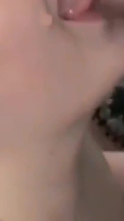 ในชุดสาววิทยาลัย ควยใหญ่ผิวดําเย็ดปากและหีอ้วนของกู