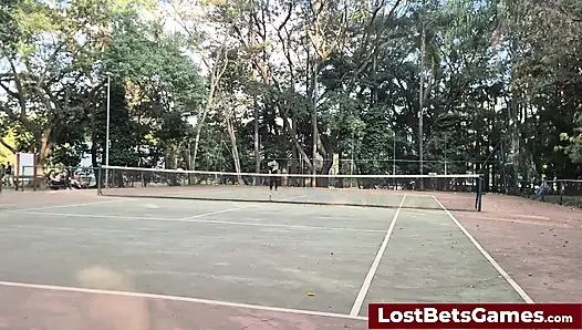 Rafaela dan igor bertanding bugil di luar ruangan