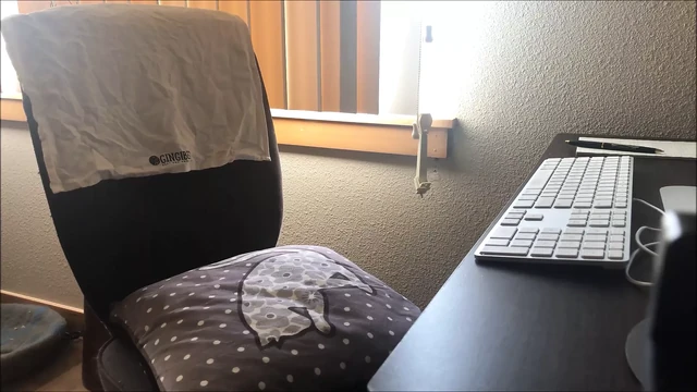 Chubby thong farts