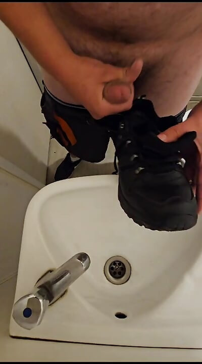 Fuck and cum in my leather workboots