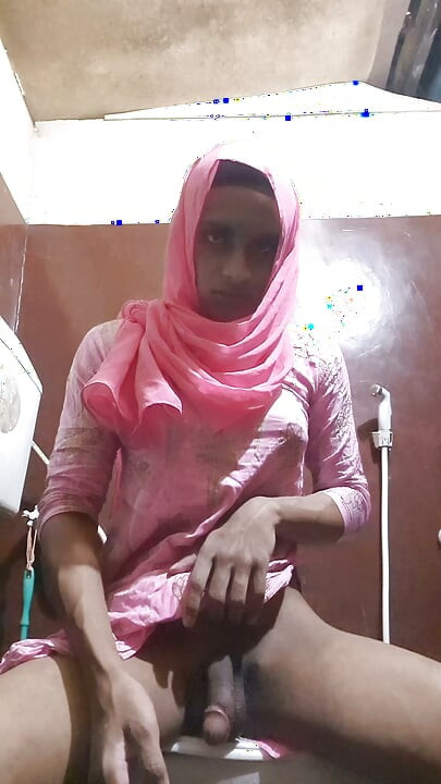 Desi hijabi sissy crossdresser girl masterbation