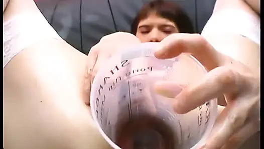 Esmer hatun ağzı açık amcığıyla oynamayı seviyor