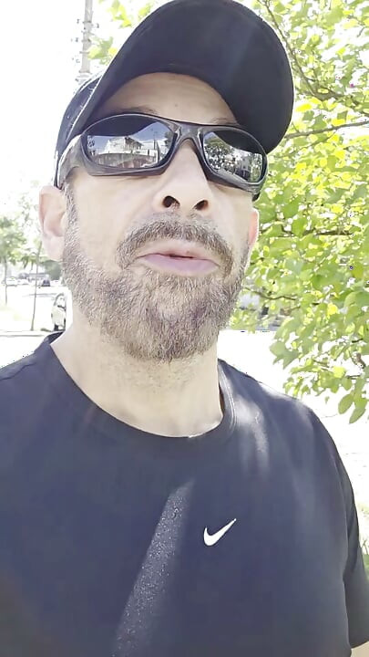 Cheiradasso presumiendo de Jebona en la calle