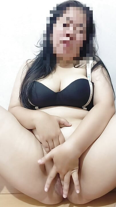 relaxing in the boarding room waiting for the boyfriend to come