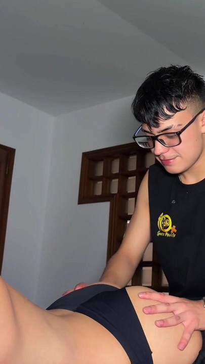 Colombian guy I met at the airport offered me a massage at my hotel, we ended up having sex and a big orgasm - | Clip 2
