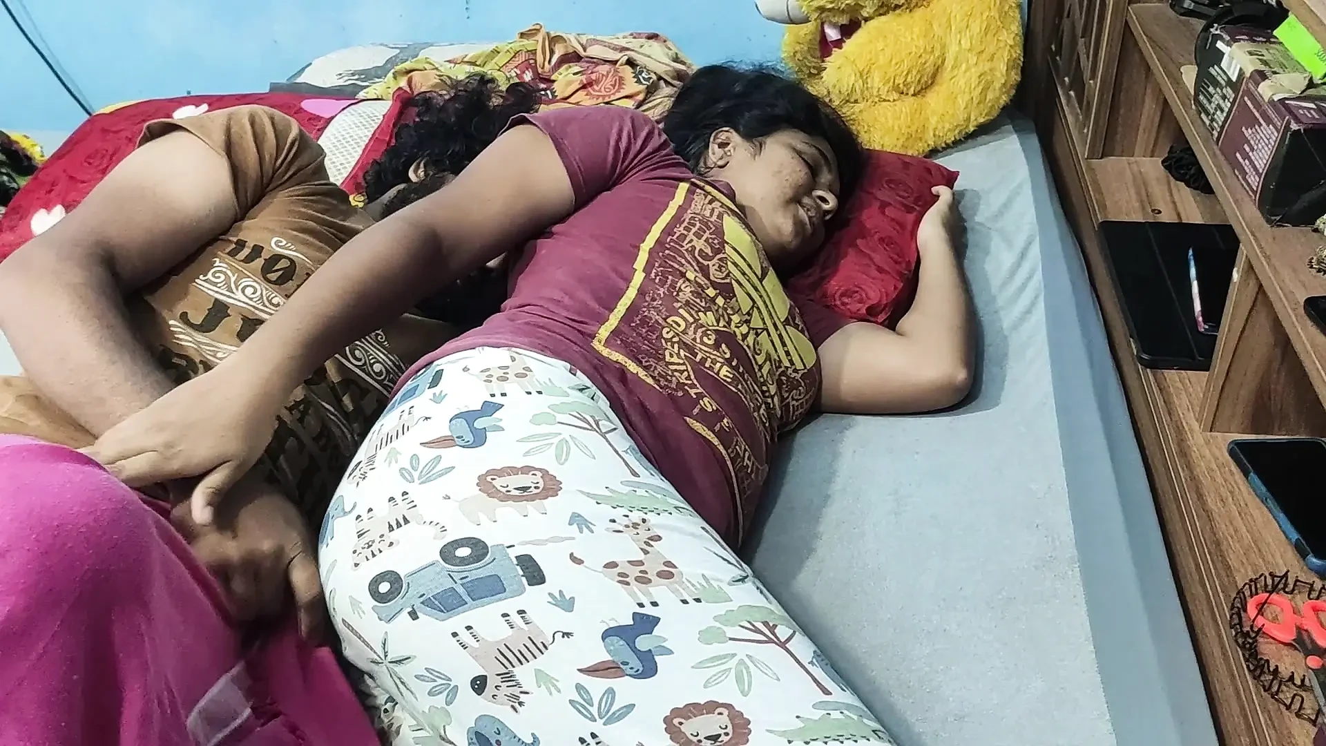 Camiseta y pistas de sexo caliente, pareja mallu caliente folla, pareja india sexo caliente en dormitorio