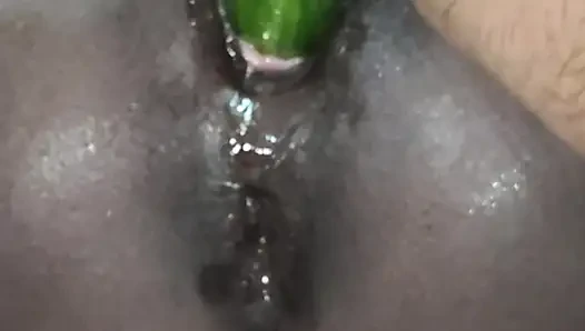 Pati ne mere chut me kheera dalakar chut ko fadkar diya
