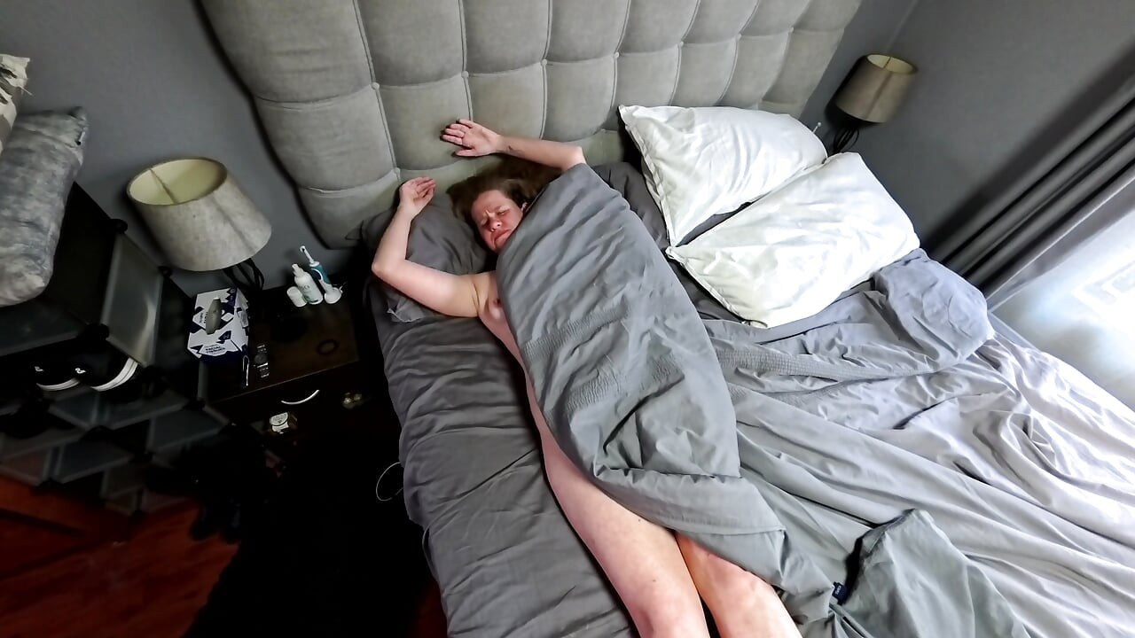 MILF Masturbating Early Morning After Waking up