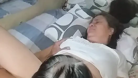 Первый день февраля. Я трахаю мою жену, она L8Nging для моего длинного и мясистого хуя внутри мокрую киску Het