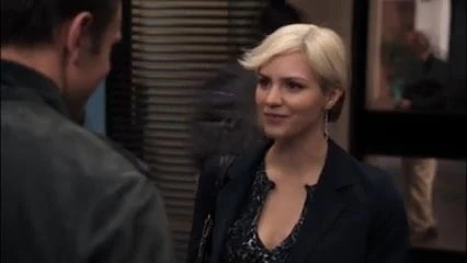 Katharine McPhee. Gillian Jacobs - Community S01E18