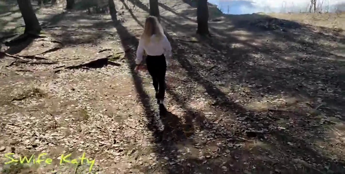 A Married Slut Wanted Sex in the Woods While Her Husband Was Busy at Home