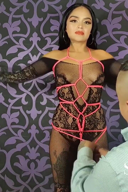 Sesija ropstvo sa mladom Barbarom Mont