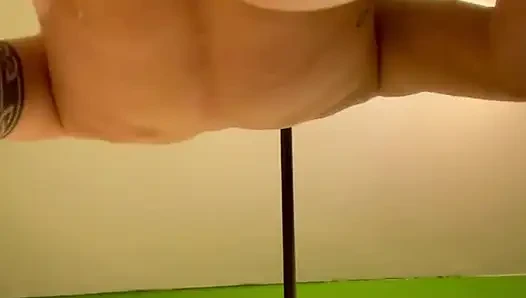 Cewek bahenol ini lagi asik muasin memetukan - close up
