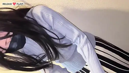 Sansürsüz ev ziyareti ortaya çıktı. Kocasının yokluğu sırasında aşina bir sıska evli güzellik