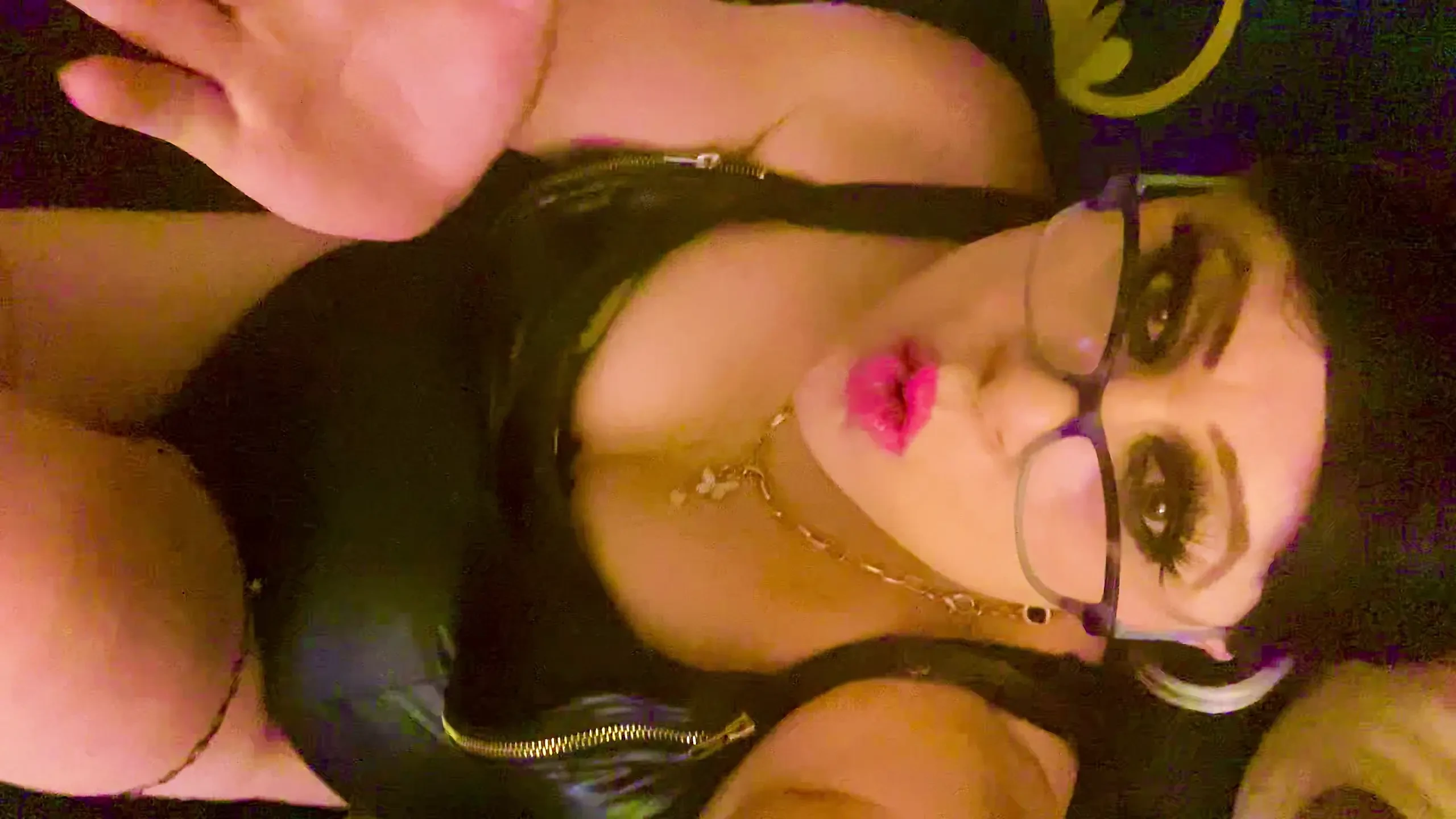 CD Krissy Sweets em salto alto quente e sexy.