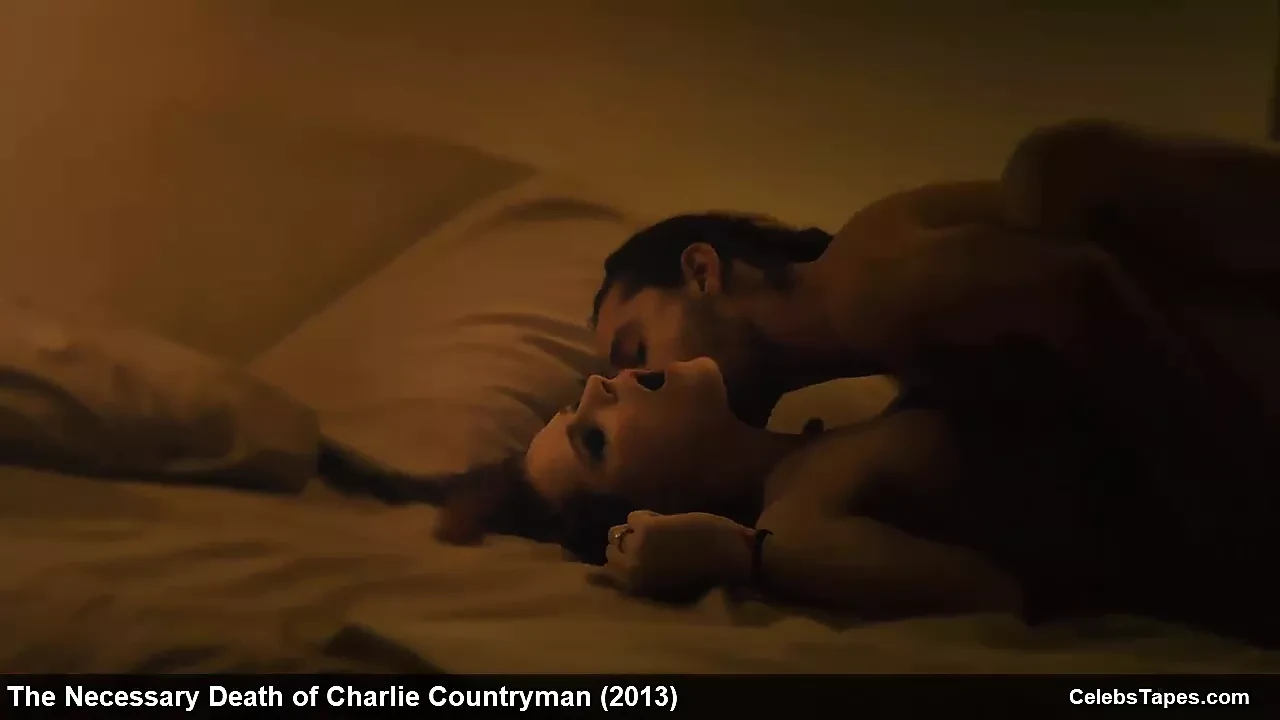 Evan Rachel Wood裸体和性爱电影场景