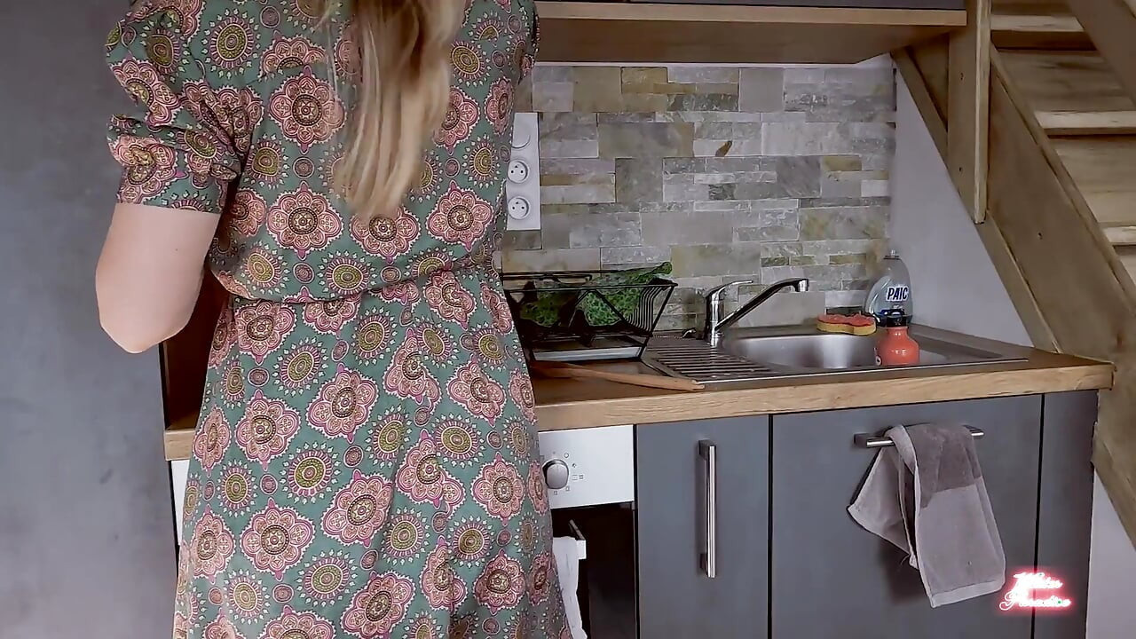 Ik Wilde De Kalkoen Vullen, Hij Wilde Zijn Grote Zwarte Lul in Me Stoppen - Interraciale Creampie