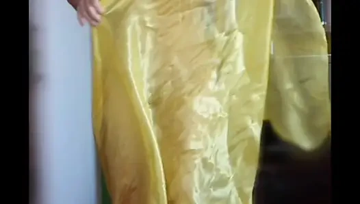 Selena's act posing in heels as tribute to her beauty