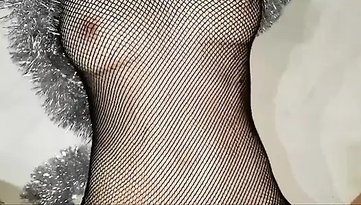 Cewek hot dengan body suit jaring-jaring lagi asik footjob, ngocok kontol, prostat, dan pijat peler