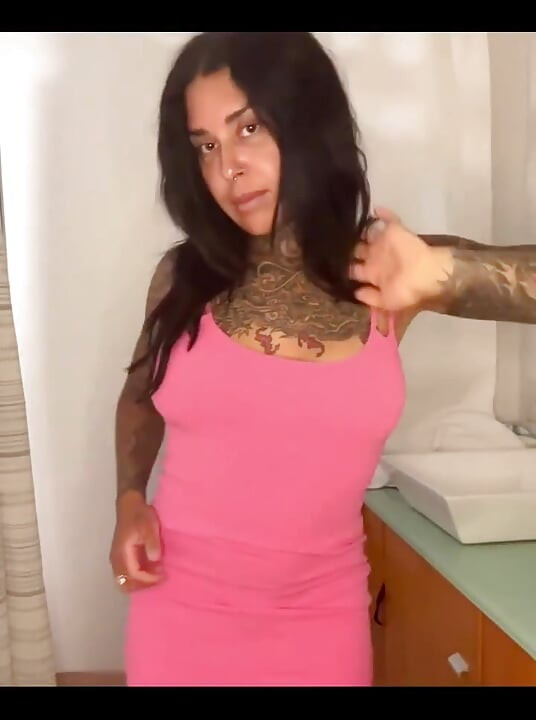 หยอกล้อเปลื้องผ้าเล็กน้อยสําหรับตอนเช้าของคุณ