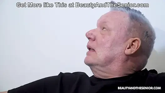 Ich kann mich nicht erinnern, als ich zum letzten mal einen engen arsch bei BeautyAndTheSenior spürte