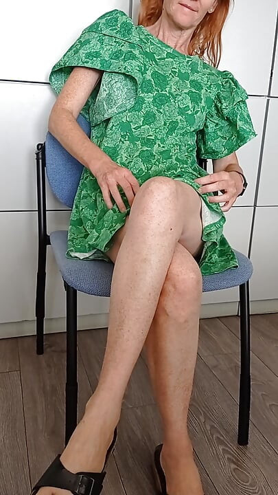 Crvenokosa u uredu 1
