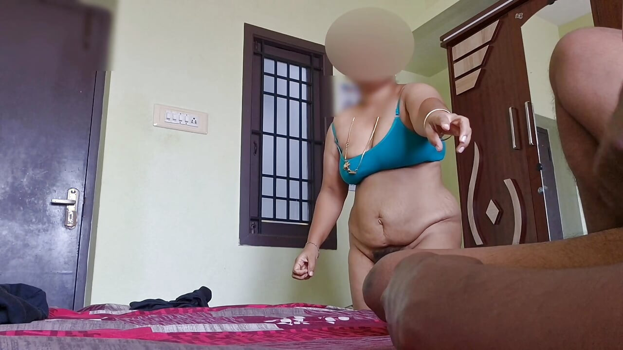 Desi Sexy Bhabhi w staniku Ogromne odbijające się piersi ssane i cipki creampie jebanie