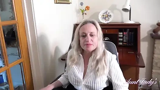 Auntjudys - Deine Geile Reife Chefin Andrea Ann Lutscht Deinen Schwanz Im Büro