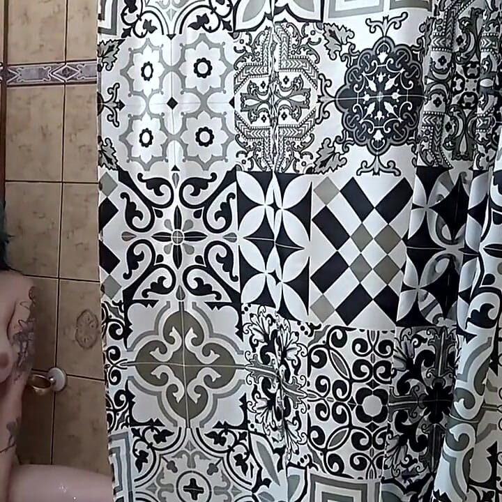 第一人称视角 你想在我洗澡的时候看我