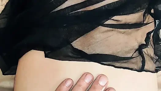 Seksi çift evde gerçek tutkuyla seks yapıyor