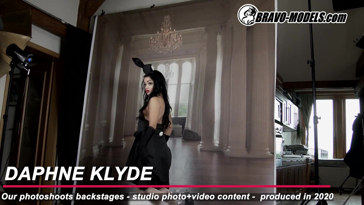 388-Backstage photoshoot Daphne Klyde – Adult
