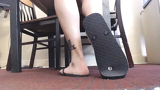 Parmak arası terlikli kırışmış tabanlar